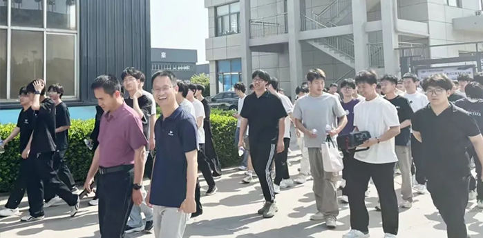 百位师生走进航天科宇工厂研学实践，共育新时代栋梁之才
